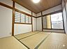室内：２階６帖和室　押入・バルコニー有