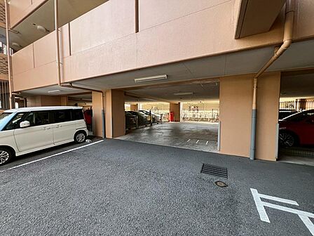 敷地内駐車場契約可能です(要空確認)