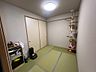 和室：夏は涼しく、冬は暖かく。伝統的な素材の良さを感じるお部屋。