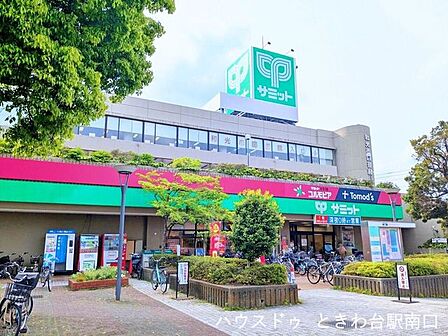 シーアイハイツ和光商業棟スーパー(サミットストア シーアイハイツ和光店)、ドラッグストア(トモズ シーアイハイツ和光店)、和光市立図書館など生活に便利な店舗が入った商業施設。 260m