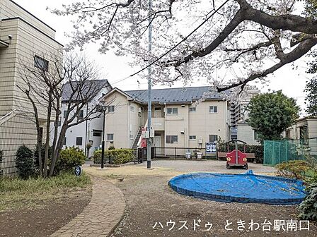 前野ホール公園前野ホールの裏手にある静かな公園です。車道に面していないので、子供たちが安全に遊べる場所です。地域の憩いの場として、広々としたスペースでのんびり過ごすことができます。 270m