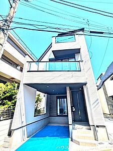 外観:東武東上線「上板橋」駅より徒歩7分。再開発が進むエリアに、南北6mの広い公道に面したスタイリッシュな佇まいの邸宅が誕生しました。 外観:東武東上線「上板橋」駅より徒歩7分。再開発が進むエリアに、南北6mの広い公道に面したスタイリッシュな佇まいの邸宅が誕生しました。