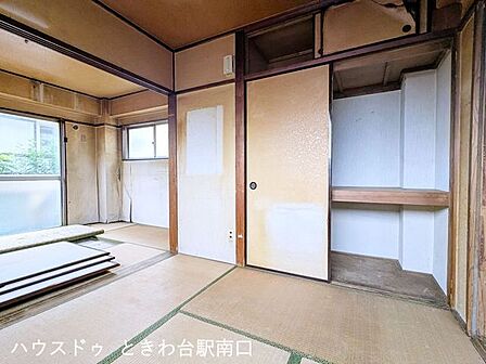 奥行きのある押し入れ収納を備えた和室です。お布団や季節の荷物もすっきりと収まり、お部屋を有効に使うことができます。