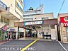 周辺：東武東上線　下赤塚駅「下赤塚駅」北口すぐの利便性。商業施設が充実し、忙しい朝もゆとりを持って過ごせる、都会的なライフスタイルを支える拠点です。 910m