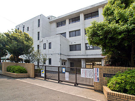 蕨市立東中学校(810m)