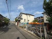 閑静な住宅街の空気感に包まれ、これからの暮らしをゆったりと想像できる落ち着いた街並みが広がっています。