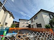 落ち着いた住宅街の風景に溶け込みながら、これから新たな生活の基盤が築かれていく期待感を感じさせる場所です。