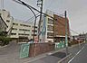 周辺：戸田市立新曽小学校（790m）