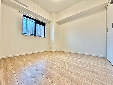 無駄を削ぎ落としたシンプルな空間は、自分らしい彩りを加えるキャンバスとして穏やかな安らぎを与えてくれます。