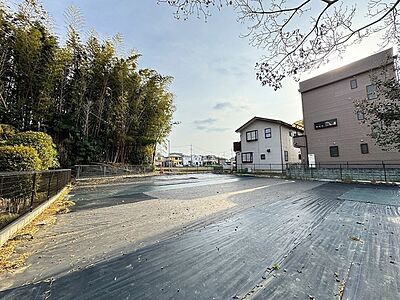 外観:ご家族の思い出を育む、用途多彩な広々敷地、約124坪です。 外観:ご家族の思い出を育む、用途多彩な広々敷地、約124坪です。