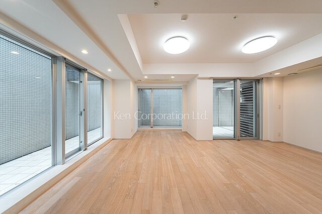 リビング/ダイニング プレミスト南青山 1階/-