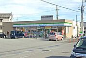 ファミリーマート松阪かわいまち店 747m