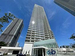 スタイリッシュな外観デザインのタワーマンション。都心にふさわしい上質な佇まいが日常を特別に彩ります。