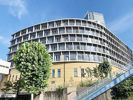 港区立小中一貫教育校赤坂学園赤坂小・中学校 徒歩7分。 500m