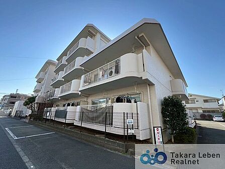 東急田園都市線「用賀」駅徒歩10分。総戸数28戸の落ち着きあるコミュニティ。