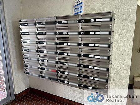 メールボックスコーナー。共用部が清潔に保たれていると、マンション全体の品格が上がりますね。