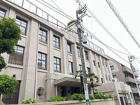 渋谷区立広尾小学校 徒歩2分。 160m