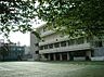 周辺：港区立青山小学校 徒歩8分。 610m