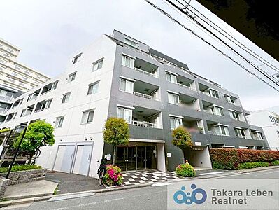 外観:洗練されたフォルムと柔らかな印象を併せ持つ外観デザイン。街並みに自然と溶け込みながら、居住者様を優しく迎え入れます。 外観:洗練されたフォルムと柔らかな印象を併せ持つ外観デザイン。街並みに自然と溶け込みながら、居住者様を優しく迎え入れます。