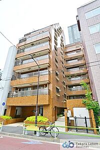 外観:日比谷線「神谷町」駅から徒歩約3分の好立地に建つ、総戸数104戸10階建マンション。 外観:日比谷線「神谷町」駅から徒歩約3分の好立地に建つ、総戸数104戸10階建マンション。