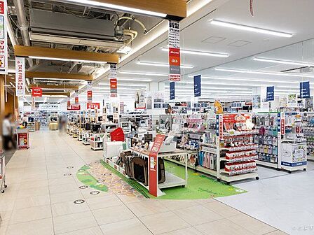 コジマ×ビックカメラ有明ガーデン店 徒歩6分。 420m