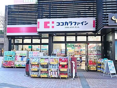 ココカラファイン目黒大橋店 徒歩9分。 690m