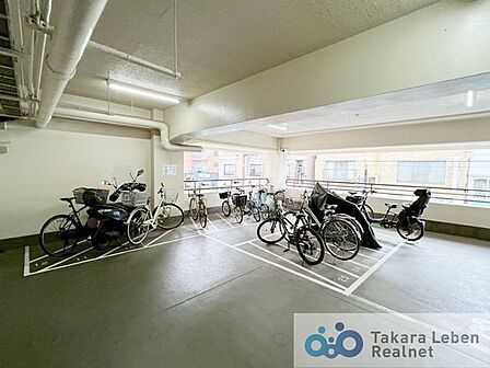 バイク置き場・駐輪場