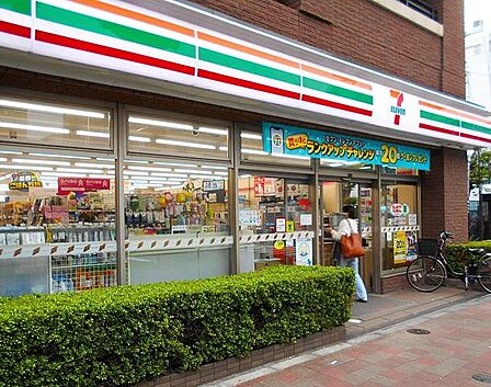 セブンイレブン白金台駅前店 徒歩3分。 240m