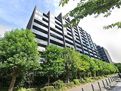 外観:東急田園都市線「三軒茶屋」駅から徒歩約11分。日当りより高台に佇む、全4棟からなる大規模レジデンス。 外観:東急田園都市線「三軒茶屋」駅から徒歩約11分。日当りより高台に佇む、全4棟からなる大規模レジデンス。