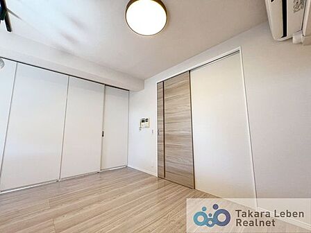 ウォールドアを閉めた状態のLDK