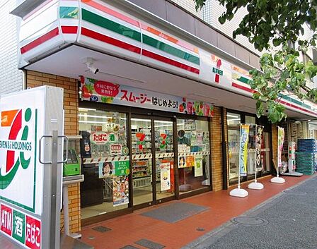 セブンイレブン新宿若松町店 徒歩3分。 220m