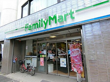 ファミリーマート南麻布四丁目店 徒歩5分。 330m