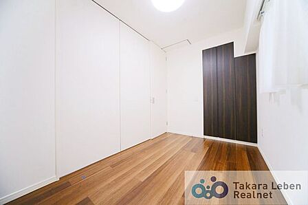 独立したお部屋として利用しても良し。リビング空間の延長として利用しても良いですね。
