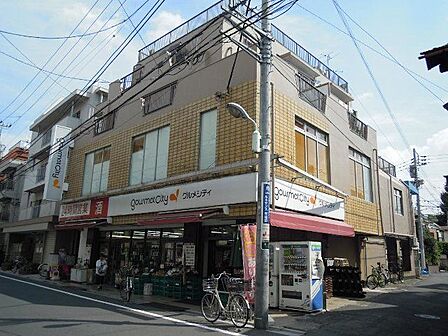 ダイエー高田店 徒歩2分。 140m