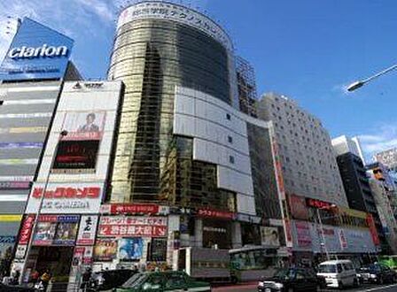 ビックカメラ渋谷東口店本館 徒歩25分。 2000m