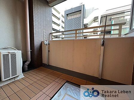 陽当たりの良い南東向きバルコニー