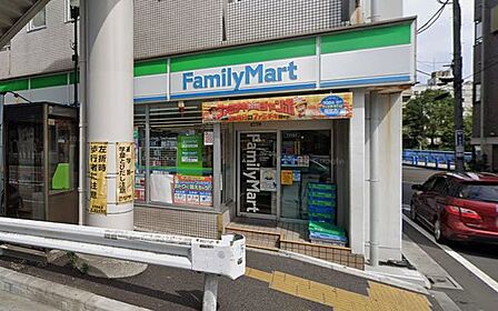 ファミリーマート目黒一丁目店 徒歩4分。 250m