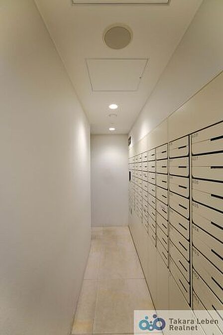 メールボックスコーナー。共用部が清潔に保たれていると、マンション全体の品格が上がりますね。