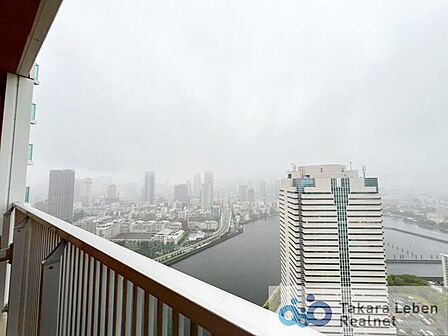 住戸からの眺望。風通しが良く、お洗濯物も早く乾きそうです。毎日のお洗濯が楽しみになりそうです。
