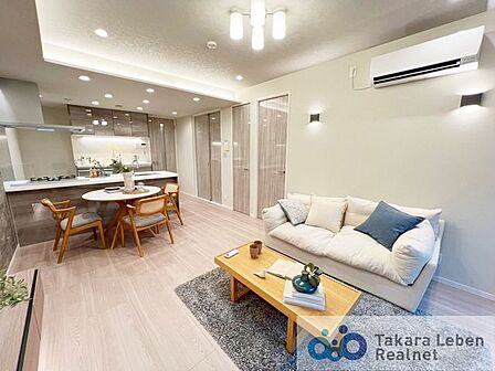 ナチュラルな雰囲気が魅力のリビング。どんなインテリアとも相性が良く、自分らしい空間づくりを楽しめます。毎日帰るのが楽しみになる住まいです。