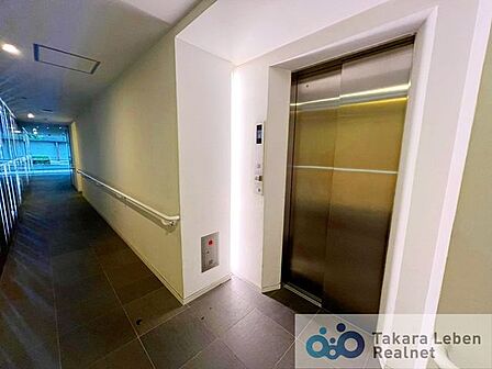 共用部にエレベーターを設置したマンションで、各階へのアクセスがスムーズ。日々の暮らしに配慮された設計です。