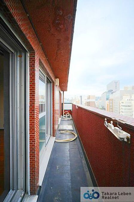 爽やかな風が吹き、採光にも恵まれてますので思わずお部屋の外へ出たくなる、そんなバルコニーです。心地良さに包まれ、日々の暮らしをより鮮やかに彩ります。