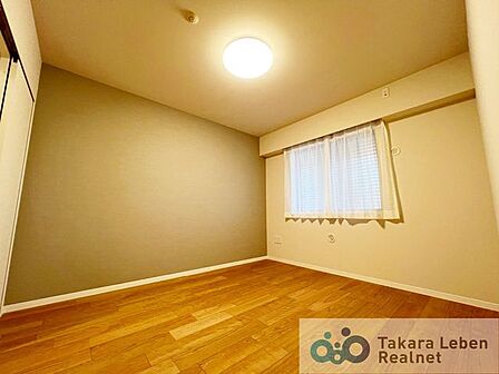 寝室は一日の疲れを癒す休息の場所。適度な採光と通風を確保する事で心地よい空間が生まれ、明日への活力とつながっていきます。