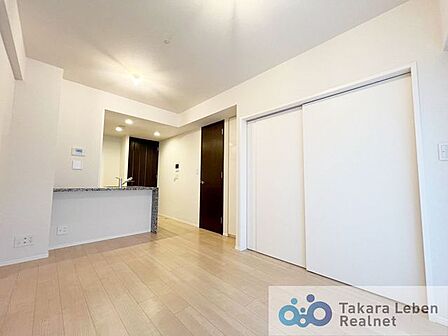毎日のお食事やティータイム、読書やお昼寝など、なんでも受け入れてくれる自由で心地良いリビング。プライベートタイムの満足感を大きく高められる空間です。
