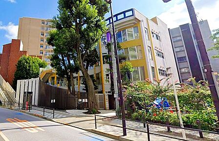 新宿三つの木保育園もりさんかくしかく 徒歩6分。 450m
