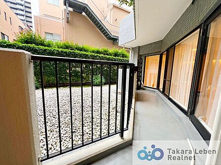 爽やかな風が吹き、採光にも恵まれてますので思わずお部屋の外へ出たくなる、そんなバルコニーです。心地良さに包まれ、日々の暮らしをより鮮やかに彩ります。