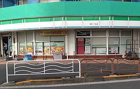 ファミリーマート潮見一丁目店 徒歩9分。 680m