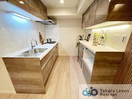 ご夫婦やご家族で並んでお料理ができるよう十分なスペースを確保しました。