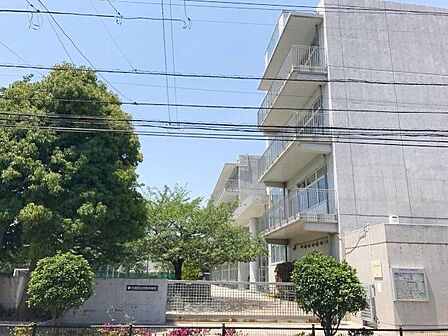 杉並区立井荻中学校 徒歩12分。 950m