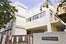 周辺：世田谷区立三宿小学校 徒歩6分。 470m
